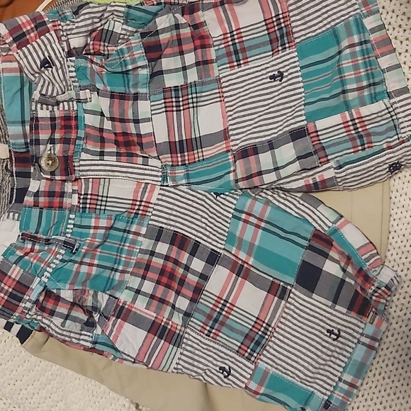 Boys shorts size 3-4 - Picture 11 of 12